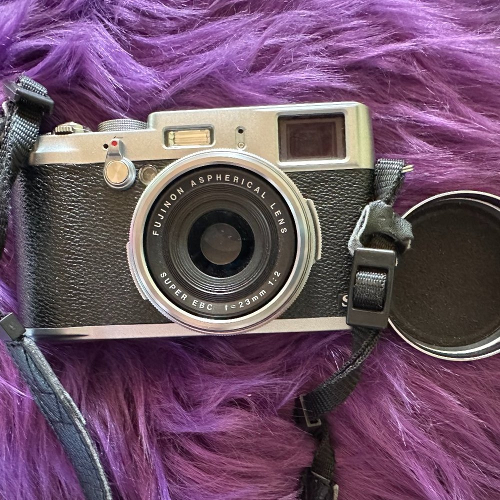 Fujifilm X100S 16mp Compact 35mm Large Frame Digital Camera Excellent Condition